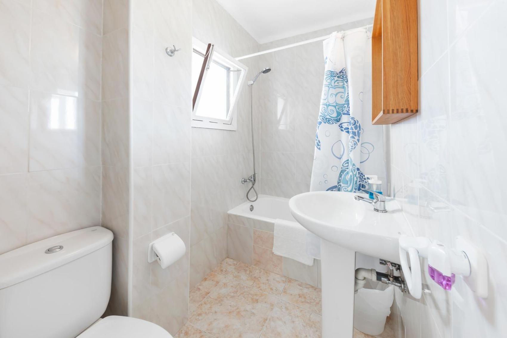 Hostal Cala Llombards 외부 사진