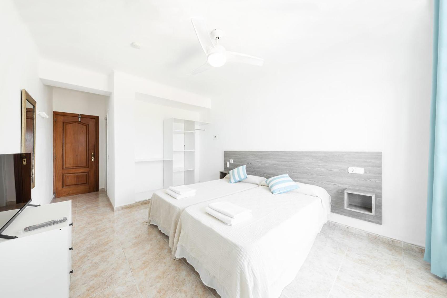 Hostal Cala Llombards 외부 사진