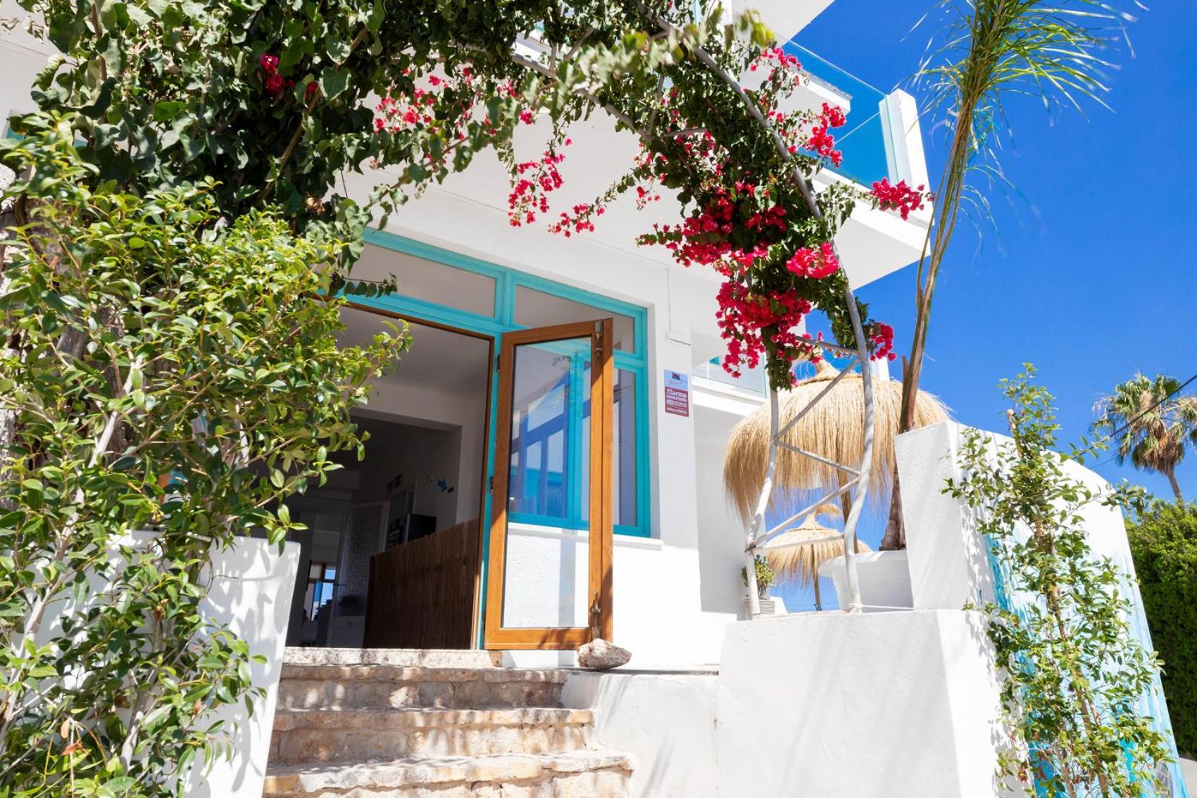 Hostal Cala Llombards 외부 사진